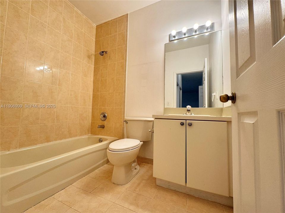 For Rent: $1,850 (2 beds, 2 baths, 1048 Square Feet)