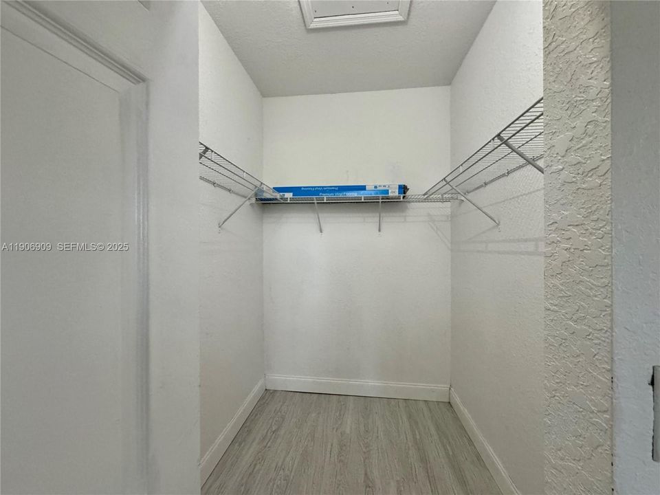 For Rent: $1,850 (2 beds, 2 baths, 1048 Square Feet)