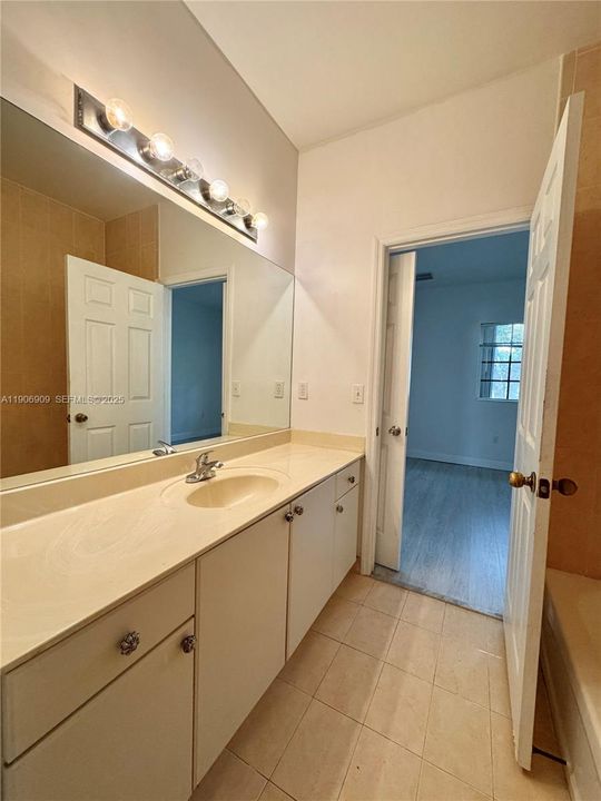 For Rent: $1,850 (2 beds, 2 baths, 1048 Square Feet)