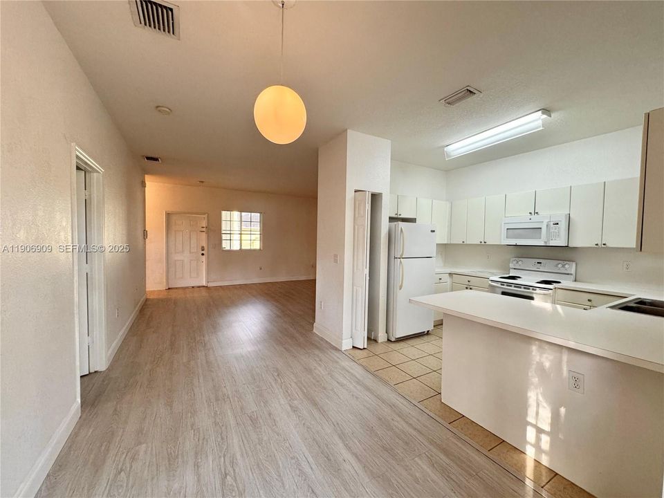 For Rent: $1,850 (2 beds, 2 baths, 1048 Square Feet)