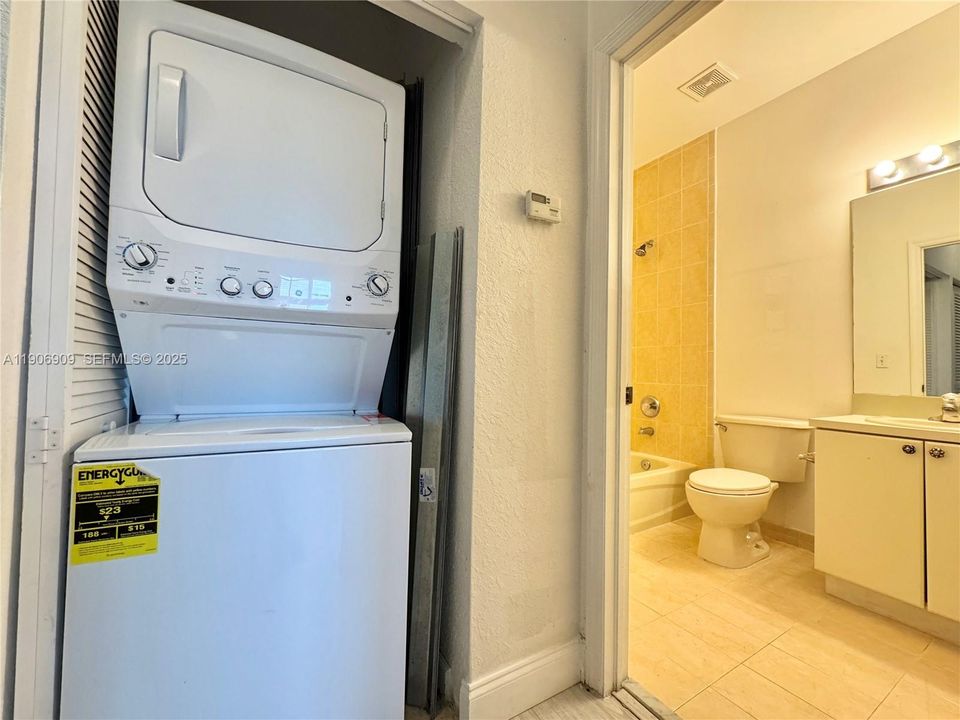 For Rent: $1,850 (2 beds, 2 baths, 1048 Square Feet)