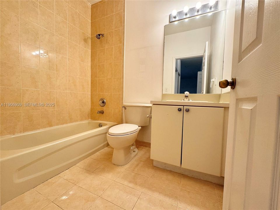 For Rent: $1,850 (2 beds, 2 baths, 1048 Square Feet)