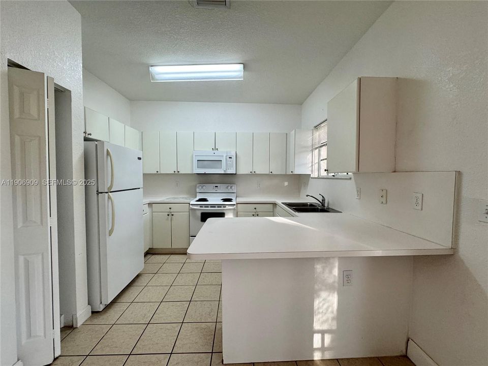 For Rent: $1,850 (2 beds, 2 baths, 1048 Square Feet)