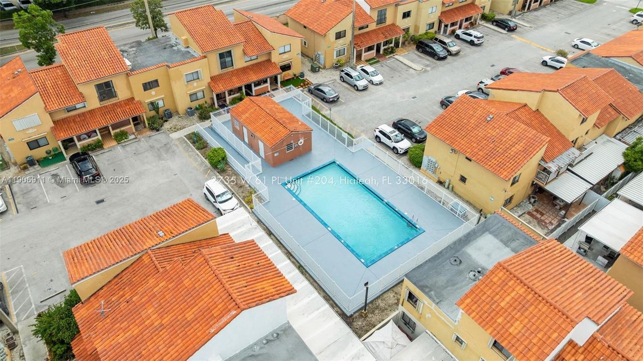 Active With Contract: $2,100 (2 beds, 2 baths, 755 Square Feet)