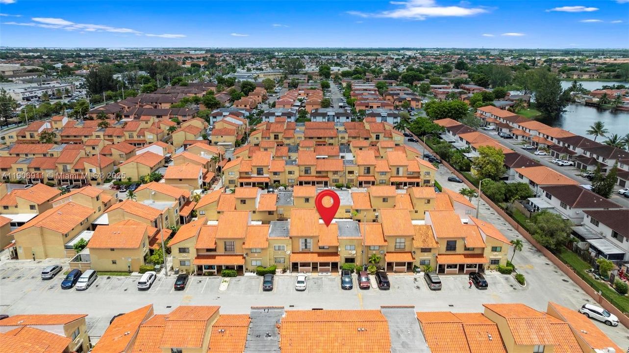 Active With Contract: $2,100 (2 beds, 2 baths, 755 Square Feet)