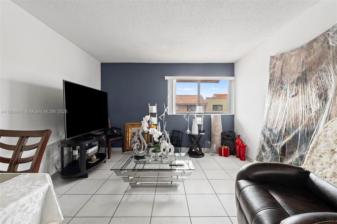 Active With Contract: $2,100 (2 beds, 2 baths, 755 Square Feet)