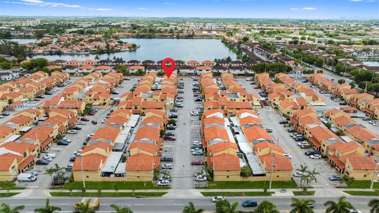 Active With Contract: $2,100 (2 beds, 2 baths, 755 Square Feet)