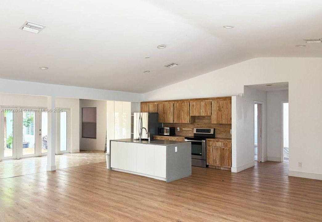 出租: $3,750 (3 贝兹, 3 浴室, 3162 平方英尺)