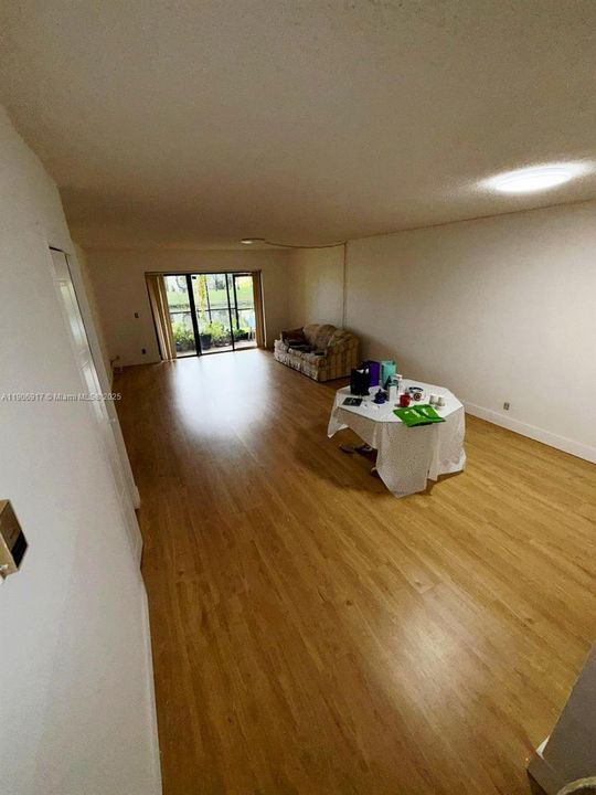 Activo con contrato: $289,000 (2 camas, 2 baños, 1256 Pies cuadrados)