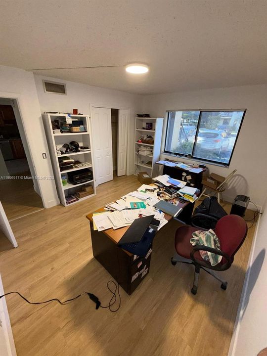 Activo con contrato: $289,000 (2 camas, 2 baños, 1256 Pies cuadrados)