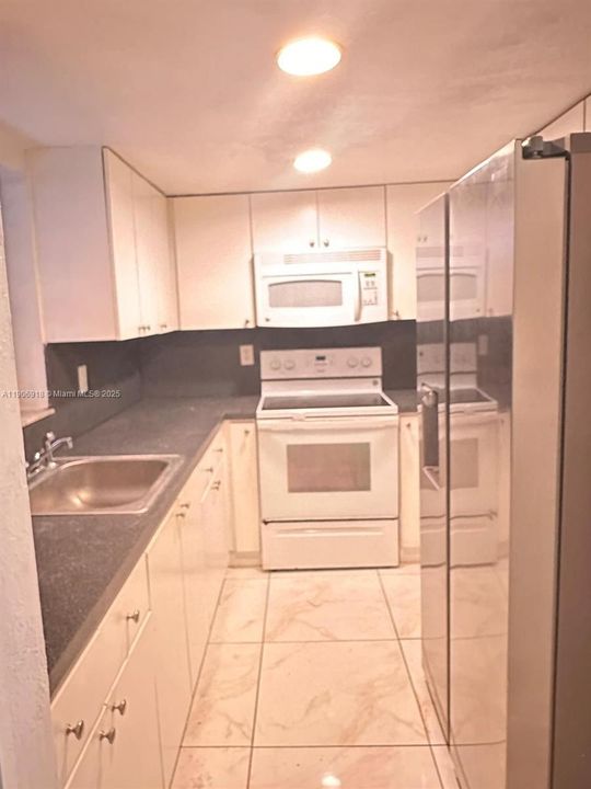 出租: $2,350 (3 贝兹, 2 浴室, 1104 平方英尺)