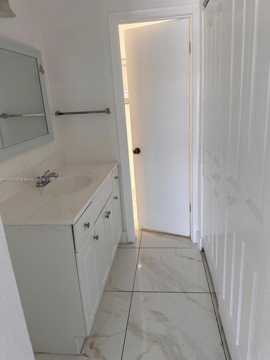 出租: $2,350 (3 贝兹, 2 浴室, 1104 平方英尺)