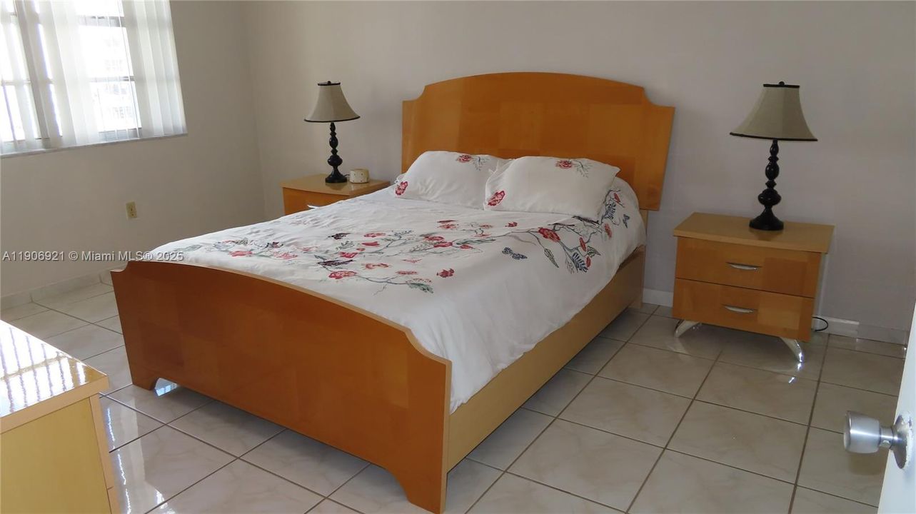 For Rent: $3,100 (1 beds, 2 baths, 824 Square Feet)