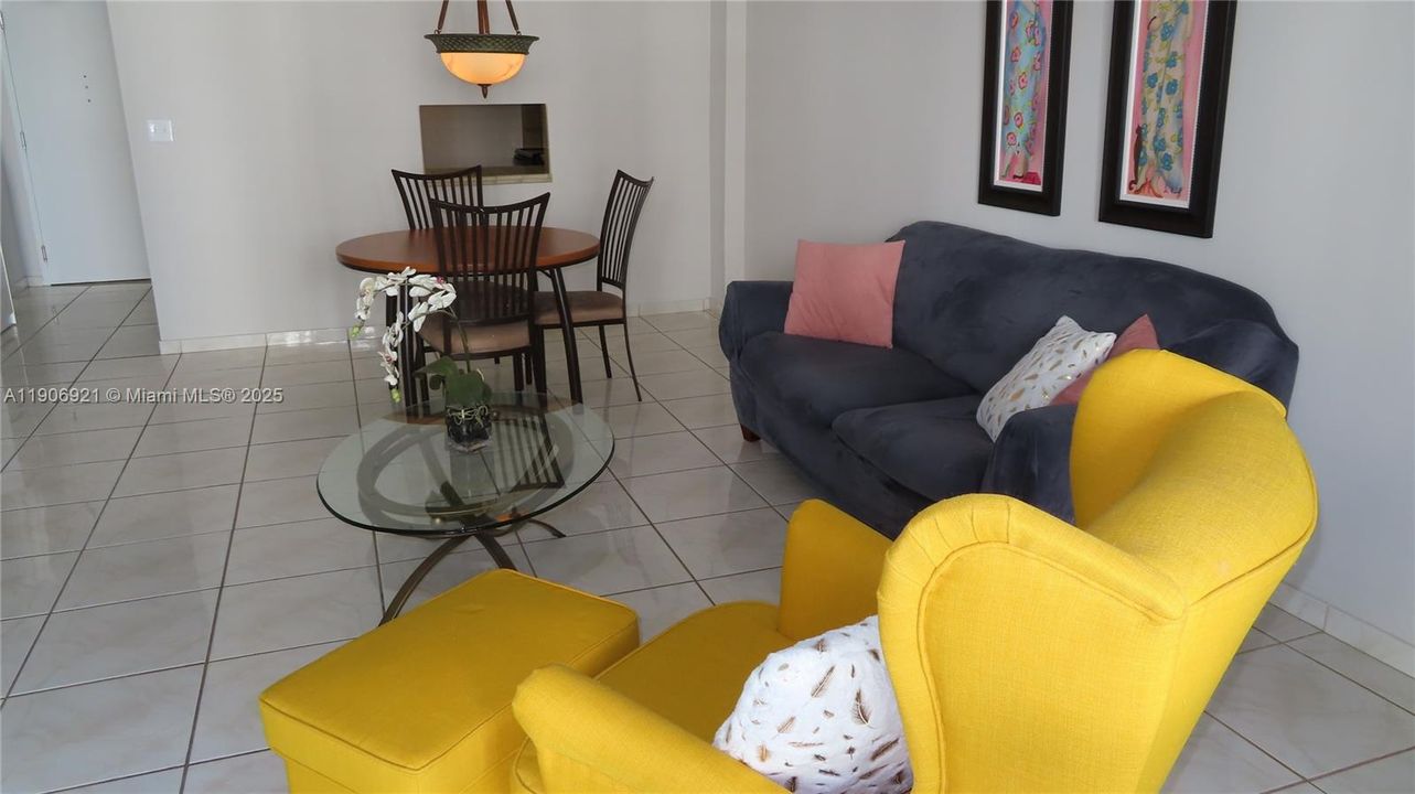 For Rent: $3,100 (1 beds, 2 baths, 824 Square Feet)