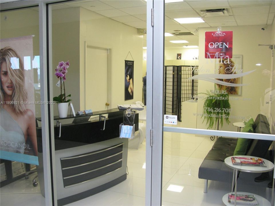 For Rent: $3,100 (1 beds, 2 baths, 824 Square Feet)