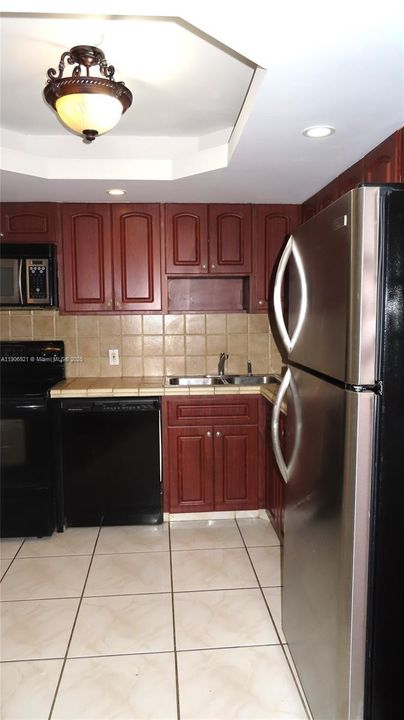 For Rent: $3,100 (1 beds, 2 baths, 824 Square Feet)