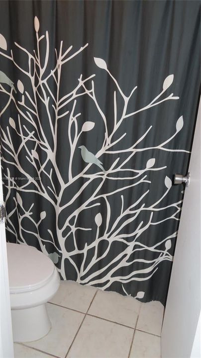 For Rent: $3,100 (1 beds, 2 baths, 824 Square Feet)