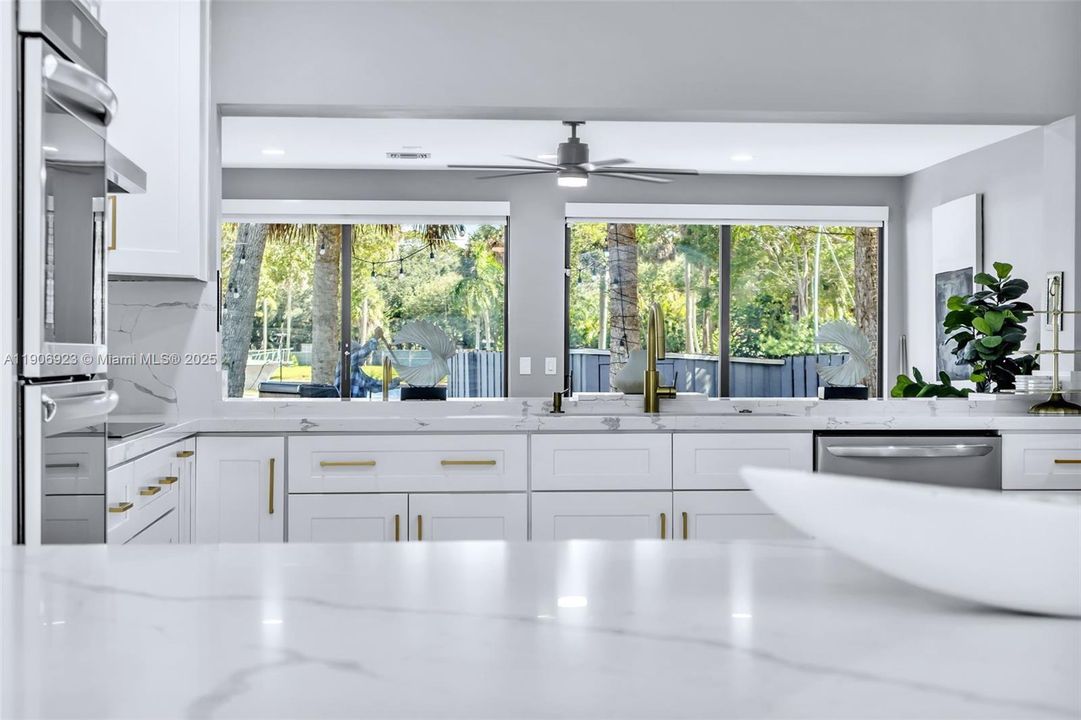 На продажу: $3,250,000 (4 спален, 3 ванн, 3158 Квадратных фут)