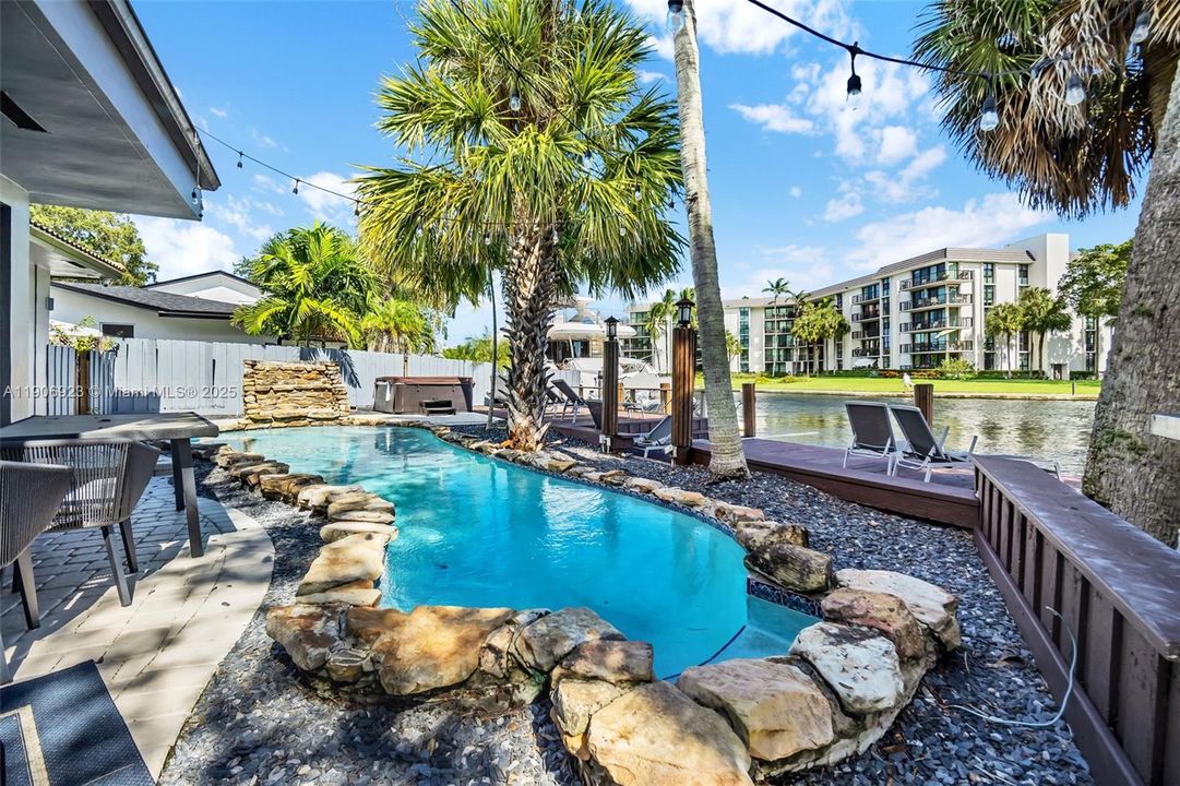 На продажу: $3,250,000 (4 спален, 3 ванн, 3158 Квадратных фут)