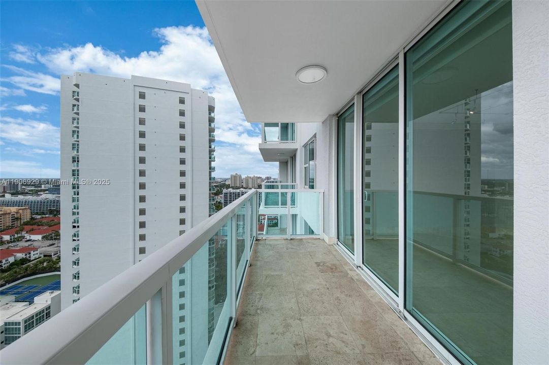 合同活跃: $11,000 (3 贝兹, 3 浴室, 3264 平方英尺)