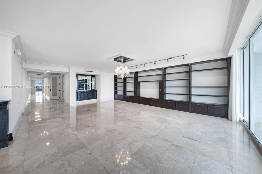 合同活跃: $11,000 (3 贝兹, 3 浴室, 3264 平方英尺)