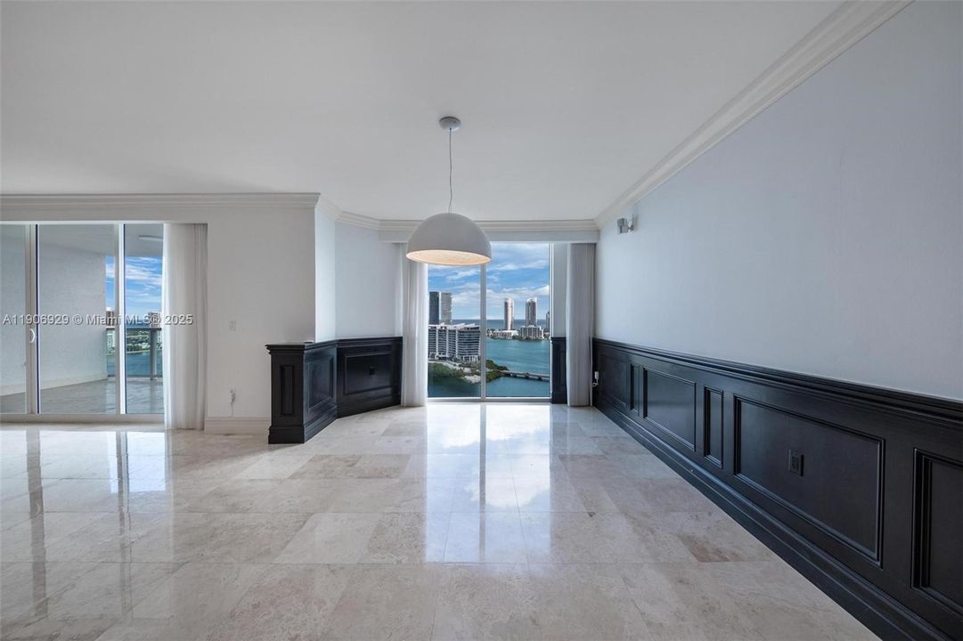 合同活跃: $11,000 (3 贝兹, 3 浴室, 3264 平方英尺)