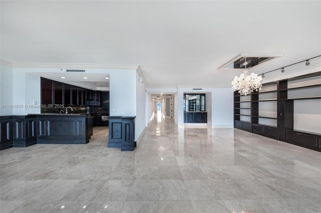 合同活跃: $11,000 (3 贝兹, 3 浴室, 3264 平方英尺)