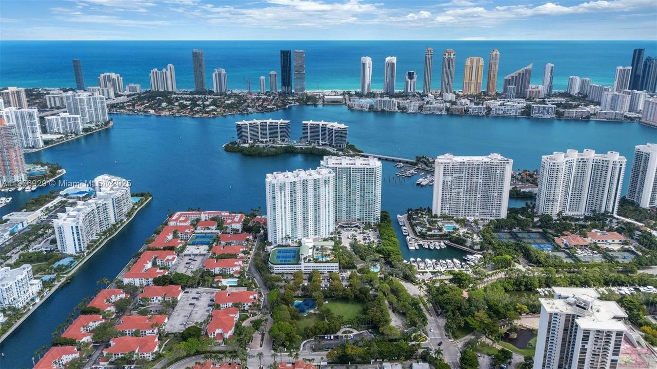 合同活跃: $11,000 (3 贝兹, 3 浴室, 3264 平方英尺)