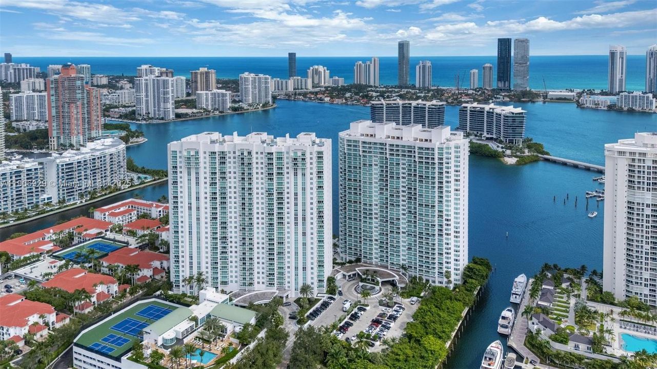 合同活跃: $11,000 (3 贝兹, 3 浴室, 3264 平方英尺)