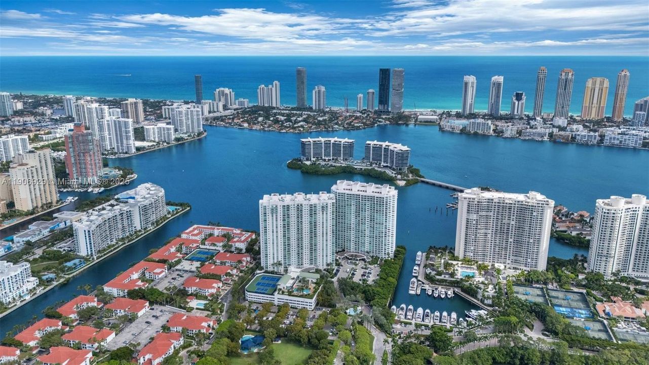 合同活跃: $11,000 (3 贝兹, 3 浴室, 3264 平方英尺)