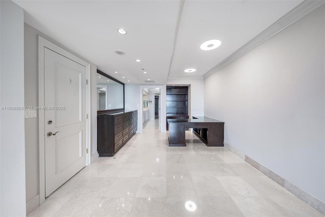 合同活跃: $11,000 (3 贝兹, 3 浴室, 3264 平方英尺)