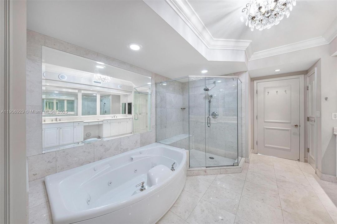 合同活跃: $11,000 (3 贝兹, 3 浴室, 3264 平方英尺)