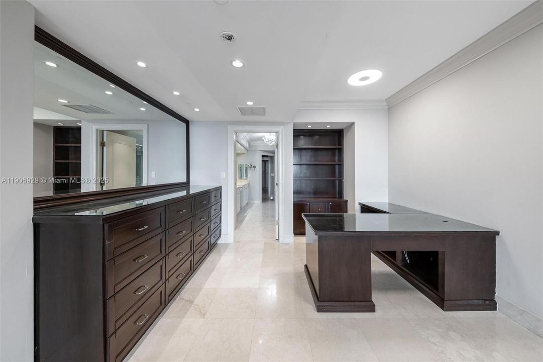 合同活跃: $11,000 (3 贝兹, 3 浴室, 3264 平方英尺)