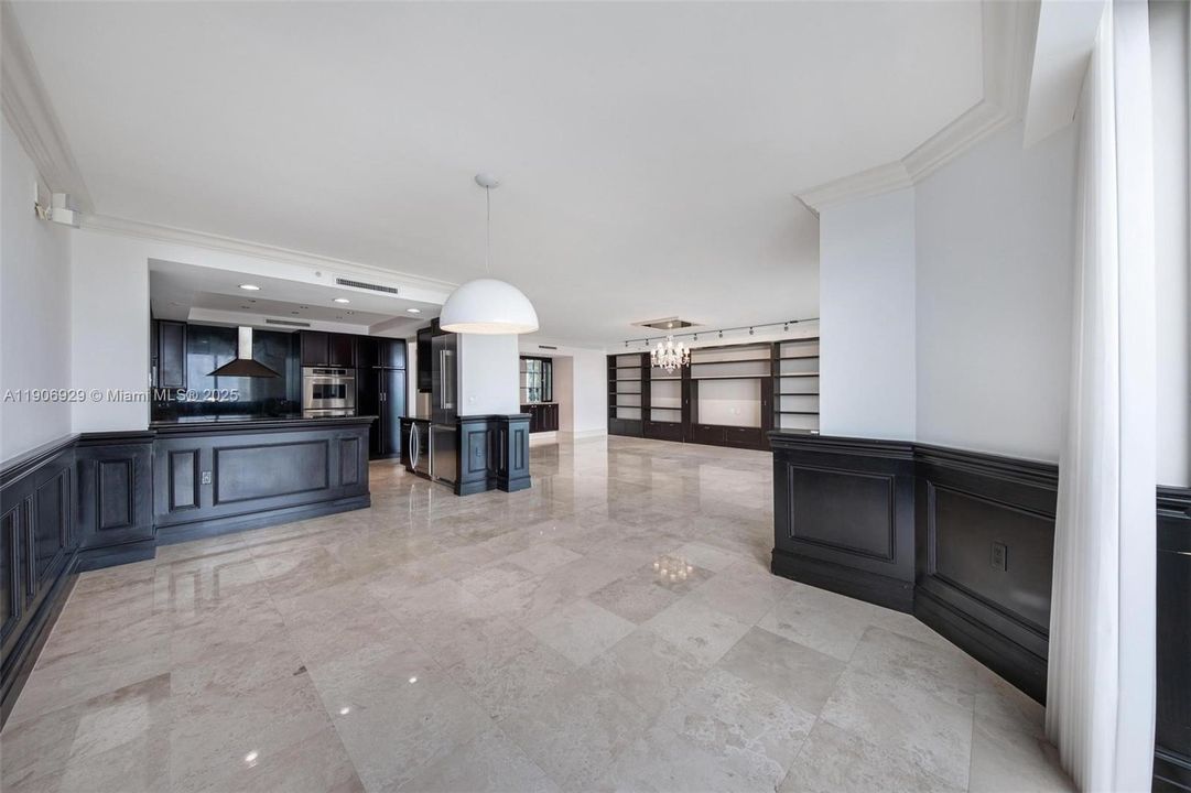 合同活跃: $11,000 (3 贝兹, 3 浴室, 3264 平方英尺)