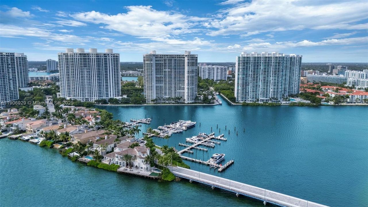 合同活跃: $11,000 (3 贝兹, 3 浴室, 3264 平方英尺)