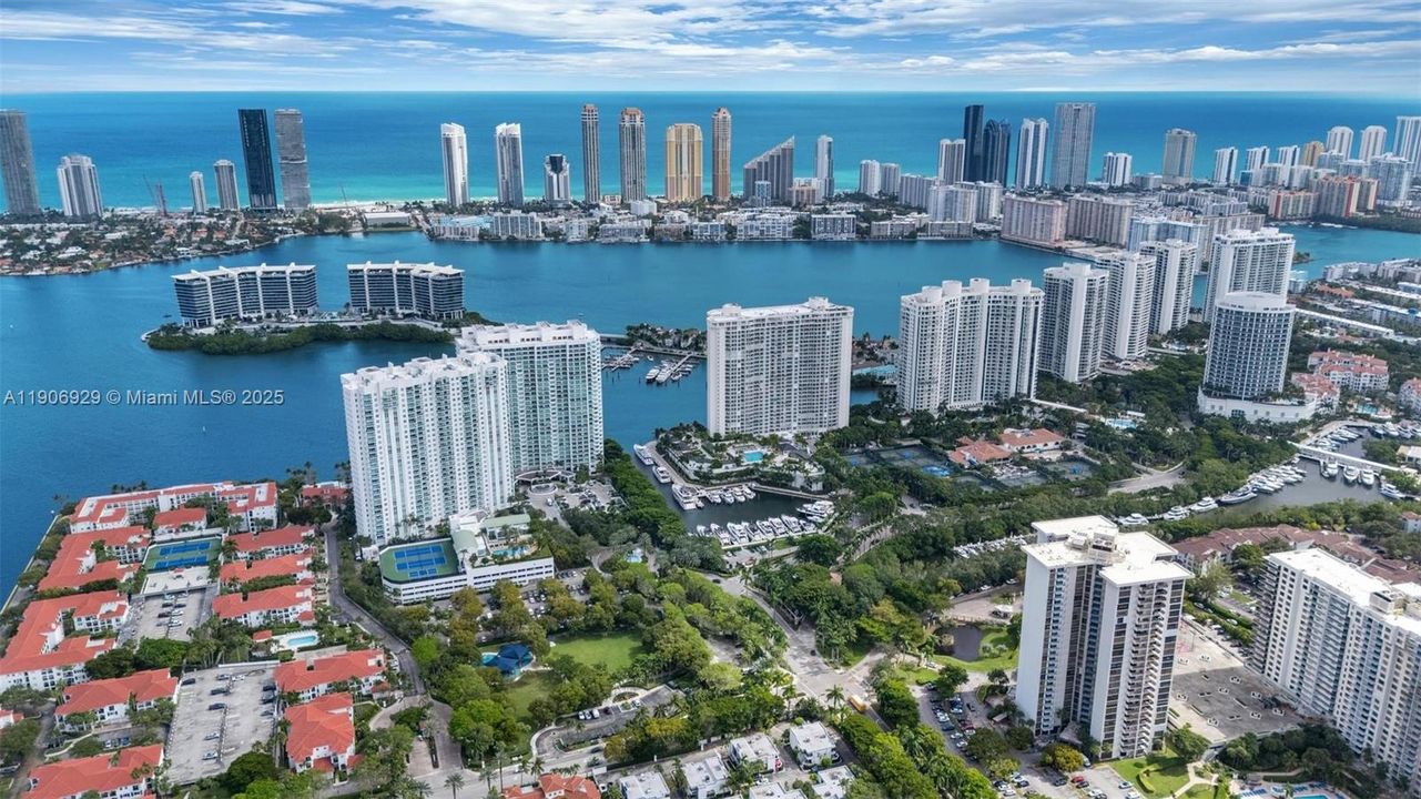 合同活跃: $11,000 (3 贝兹, 3 浴室, 3264 平方英尺)