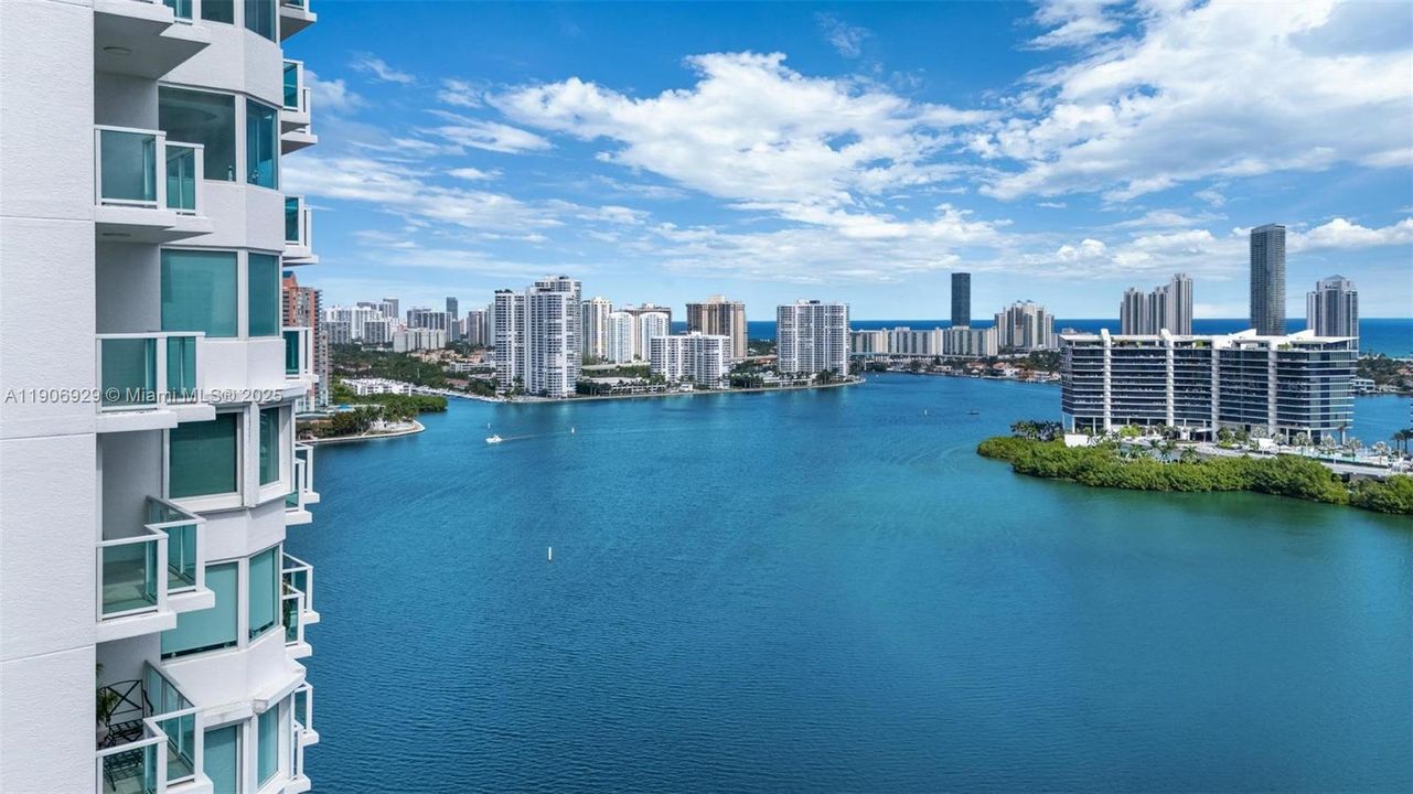 合同活跃: $11,000 (3 贝兹, 3 浴室, 3264 平方英尺)