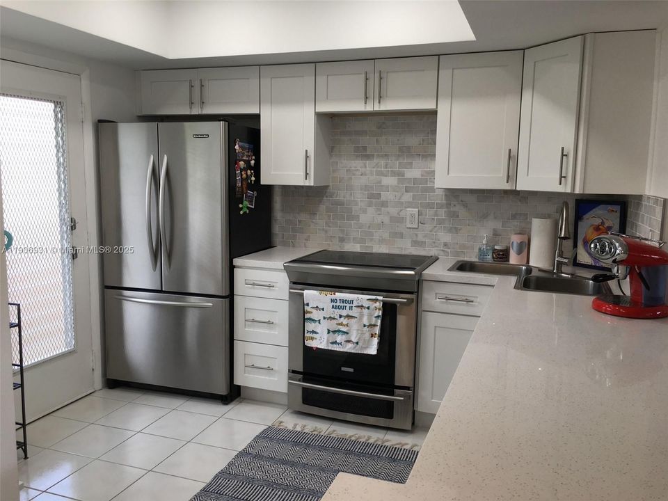 For Rent: $1,800 (1 beds, 1 baths, 1071 Square Feet)
