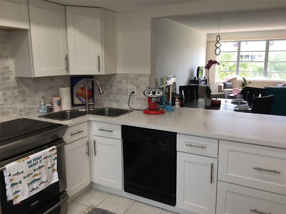 For Rent: $1,800 (1 beds, 1 baths, 1071 Square Feet)