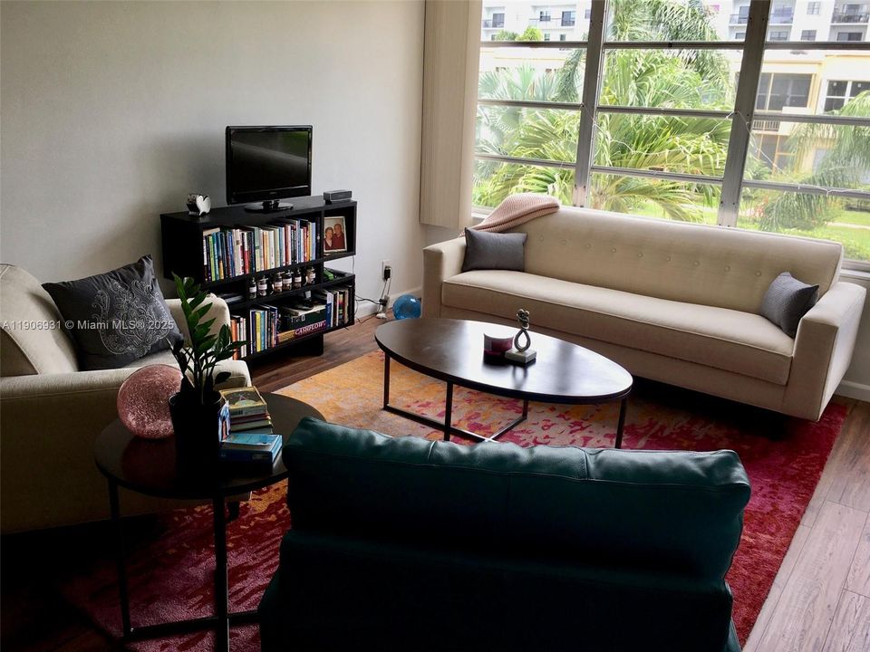 For Rent: $1,800 (1 beds, 1 baths, 1071 Square Feet)