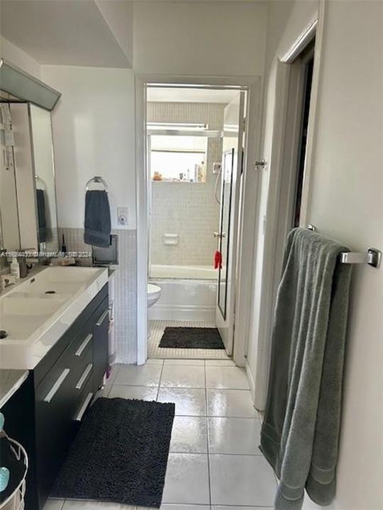 For Rent: $1,800 (1 beds, 1 baths, 1071 Square Feet)