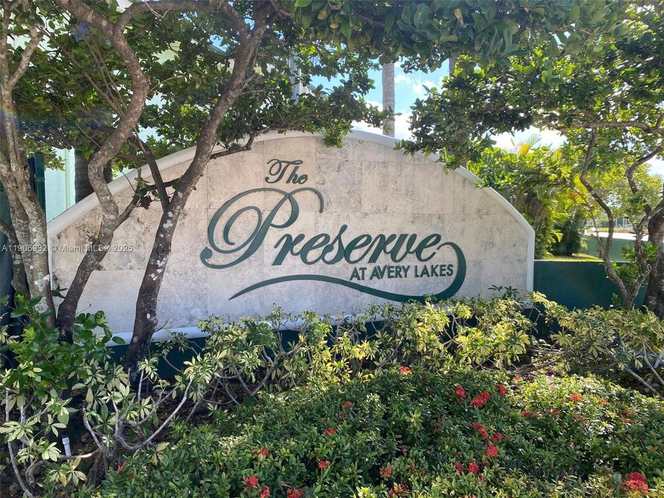 合同活跃: $1,580 (1 贝兹, 1 浴室, 595 平方英尺)