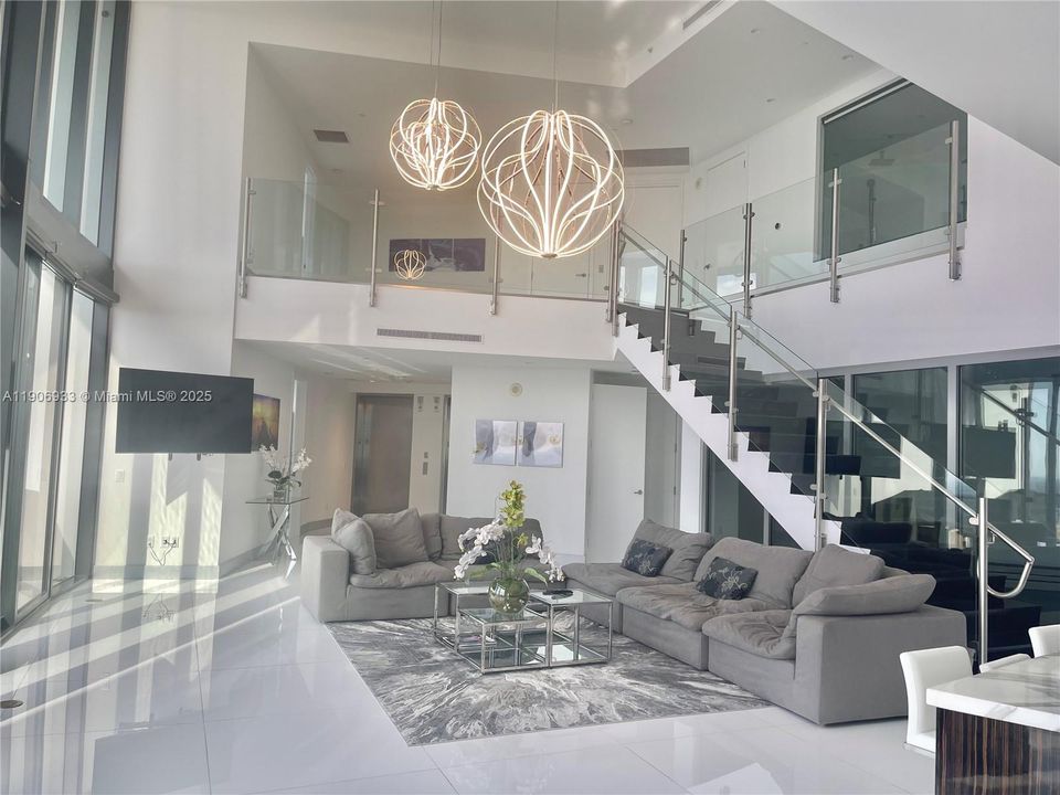 En Renta: $27,500 (3 camas, 4 baños, 3130 Pies cuadrados)