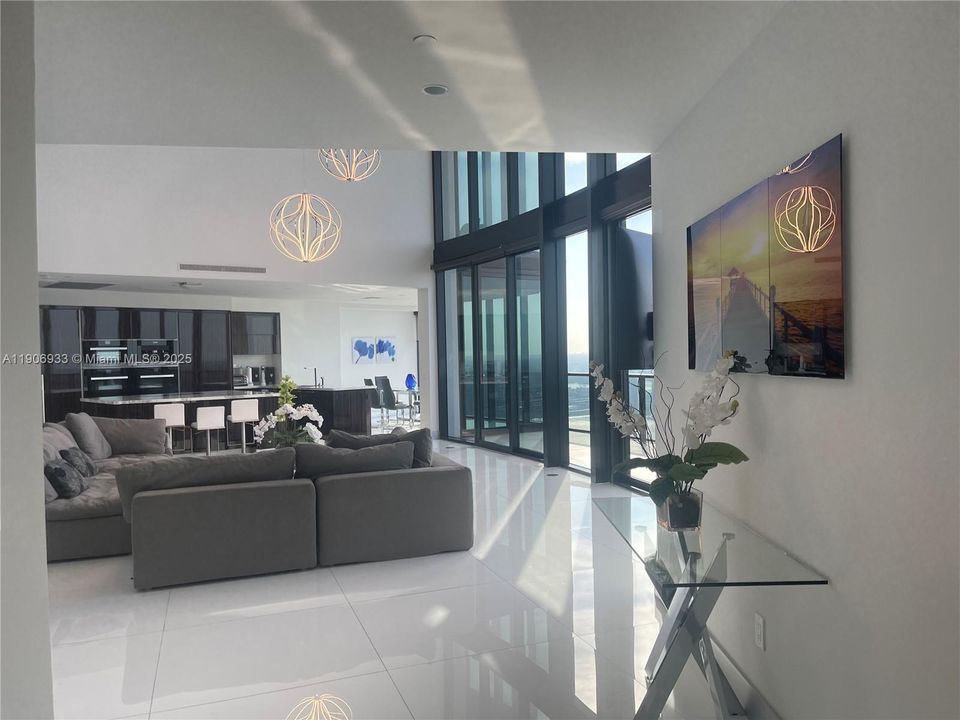 En Renta: $27,500 (3 camas, 4 baños, 3130 Pies cuadrados)