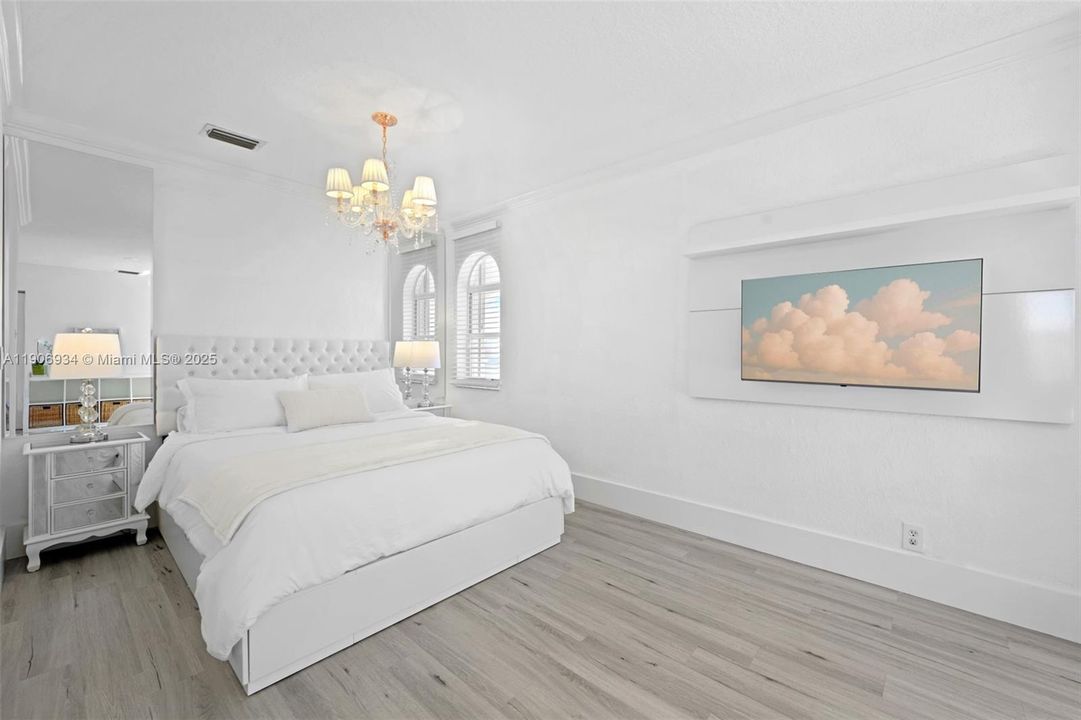 Под контрактом: $1,350,000 (5 спален, 4 ванн, 3421 Квадратных фут)