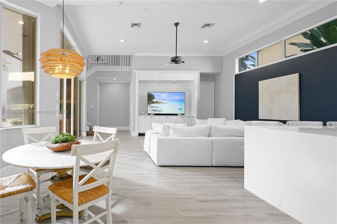 Под контрактом: $1,350,000 (5 спален, 4 ванн, 3421 Квадратных фут)