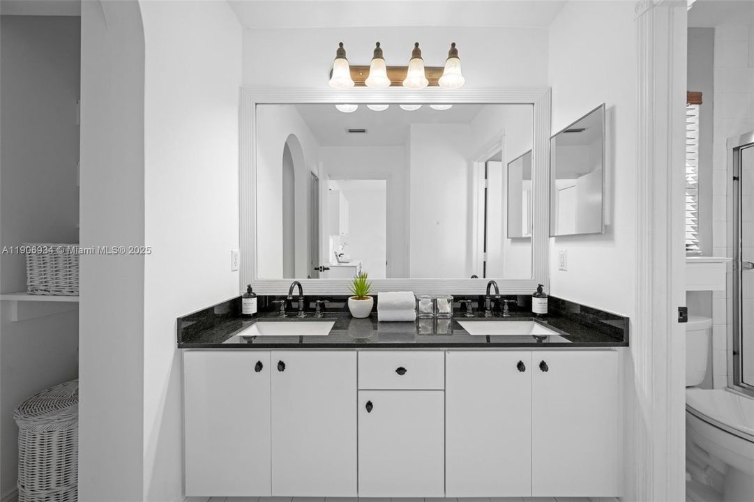 Под контрактом: $1,350,000 (5 спален, 4 ванн, 3421 Квадратных фут)