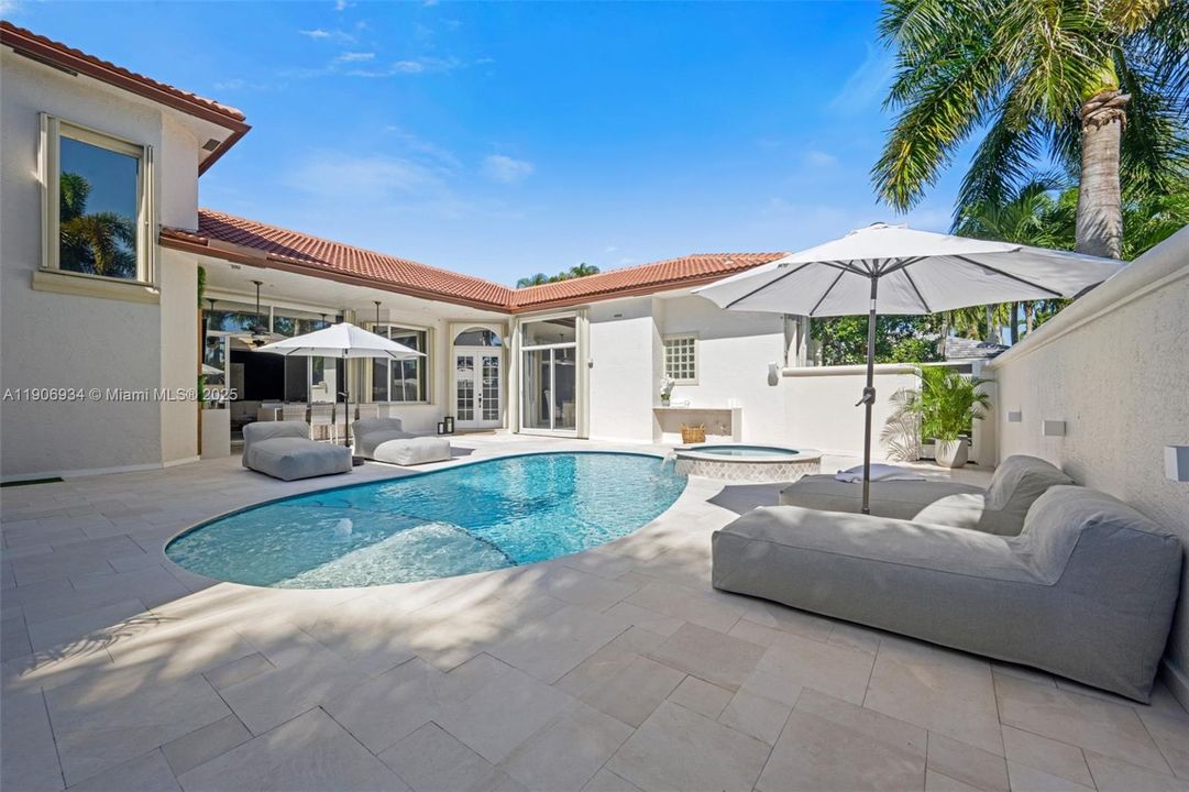 Под контрактом: $1,350,000 (5 спален, 4 ванн, 3421 Квадратных фут)