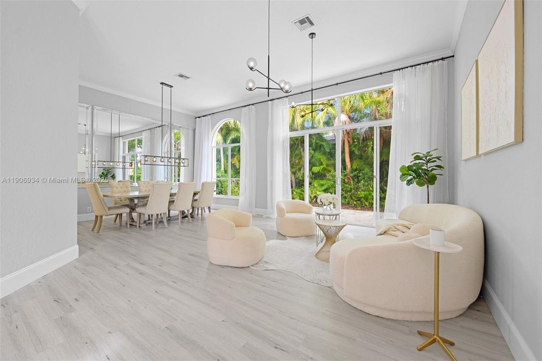 Под контрактом: $1,350,000 (5 спален, 4 ванн, 3421 Квадратных фут)