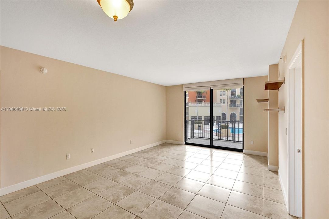 En Venta: $725,000 (2 camas, 2 baños, 1202 Pies cuadrados)